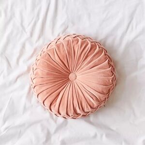 NWOT Urban Outfitters Round Pintuck Pillow in Dusty Rose 16”